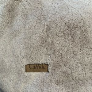 Unhide throw blanket
